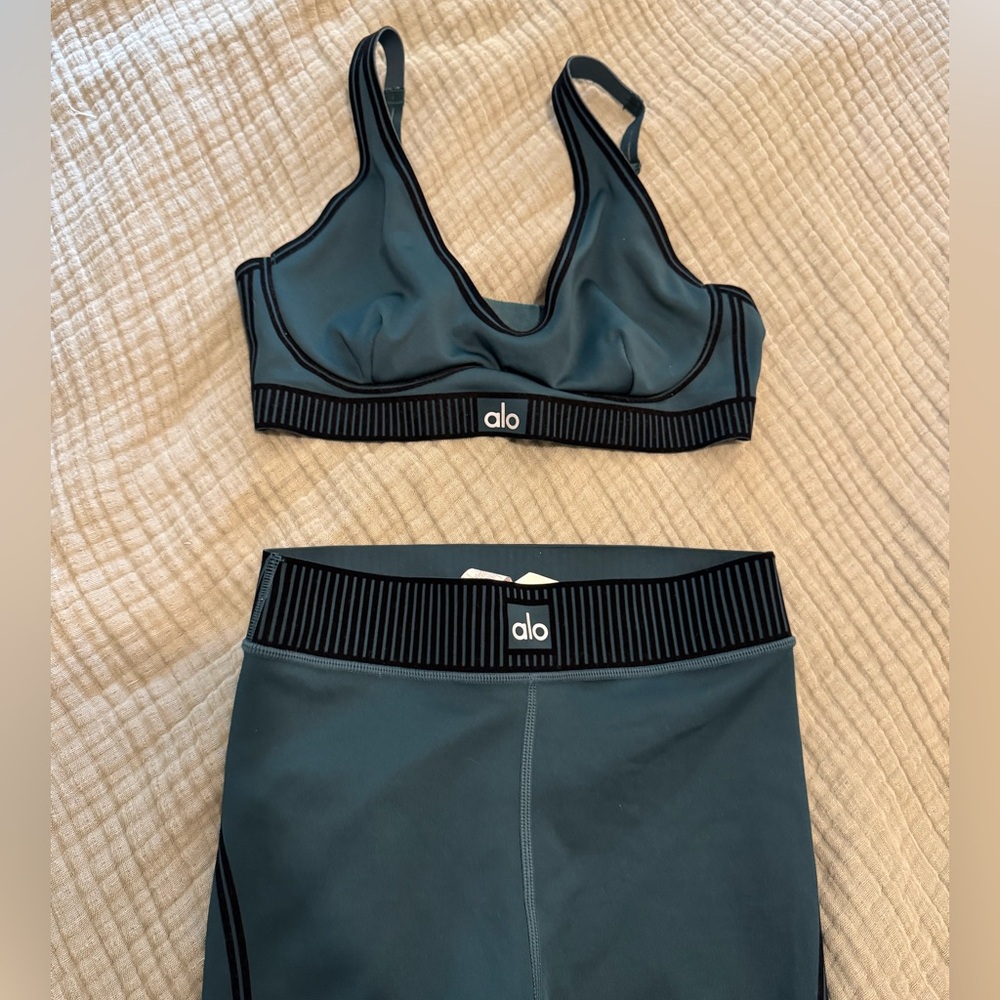 ALO Yoga Midnight Green Airlift Line Up Bra & Legging Set